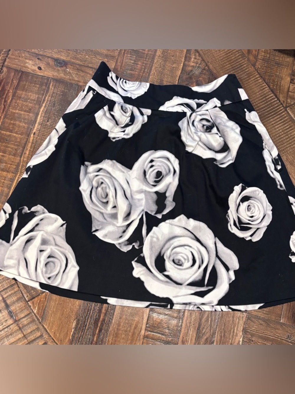 White House Black Market Floral Black and Gray pleated Skirt with pockets .